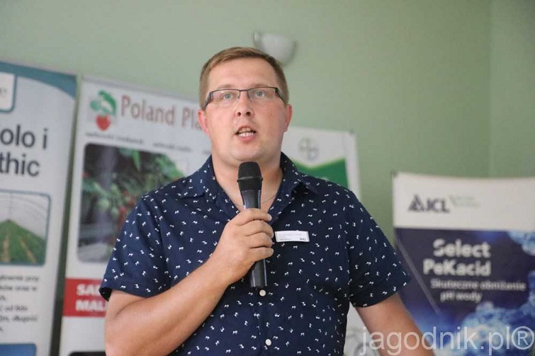 Grzegorz Ożarek Mówi o znaczeniu jakości wody i wpływie odczynu na dostępność i przyswajalność składników pokarmowych.
