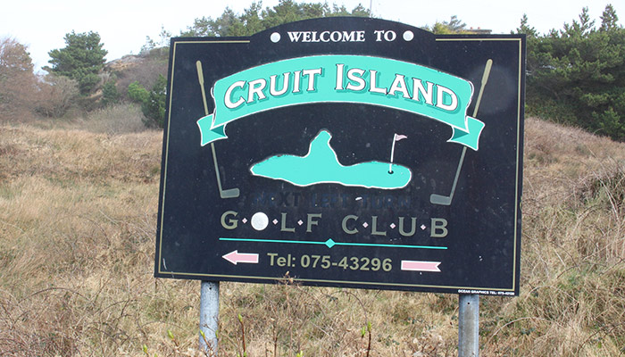 Cruit Island Golf Club Cruit Island Golf Club is a 9 hole, par 68, links course set on the Atlantic coast line of Donegal.